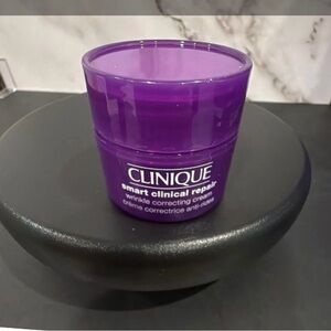 Clinique Smart Clinical Repair in Vibrant Purple